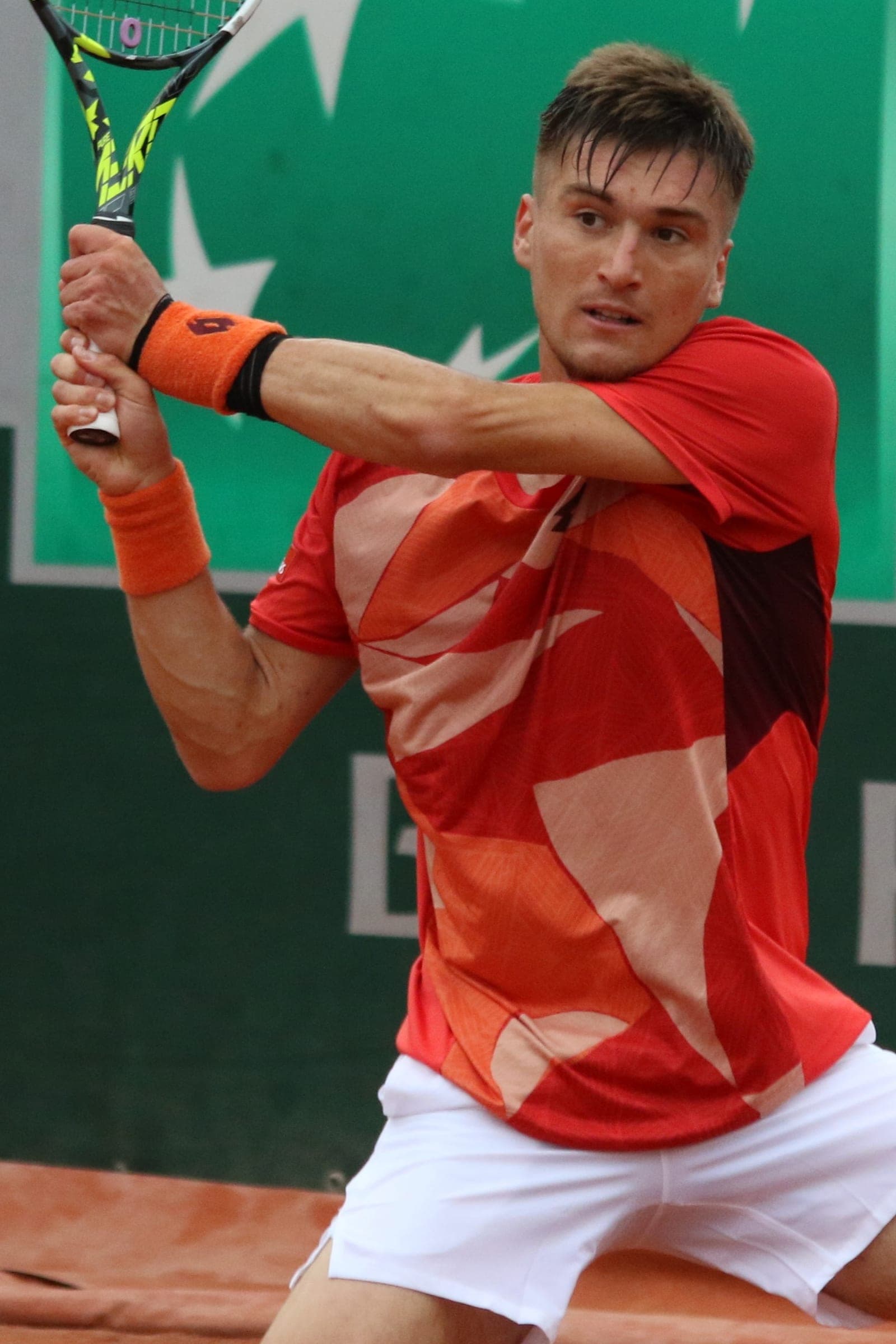 Collignon Ousts Fifth Seed Shelton at Roland Garros