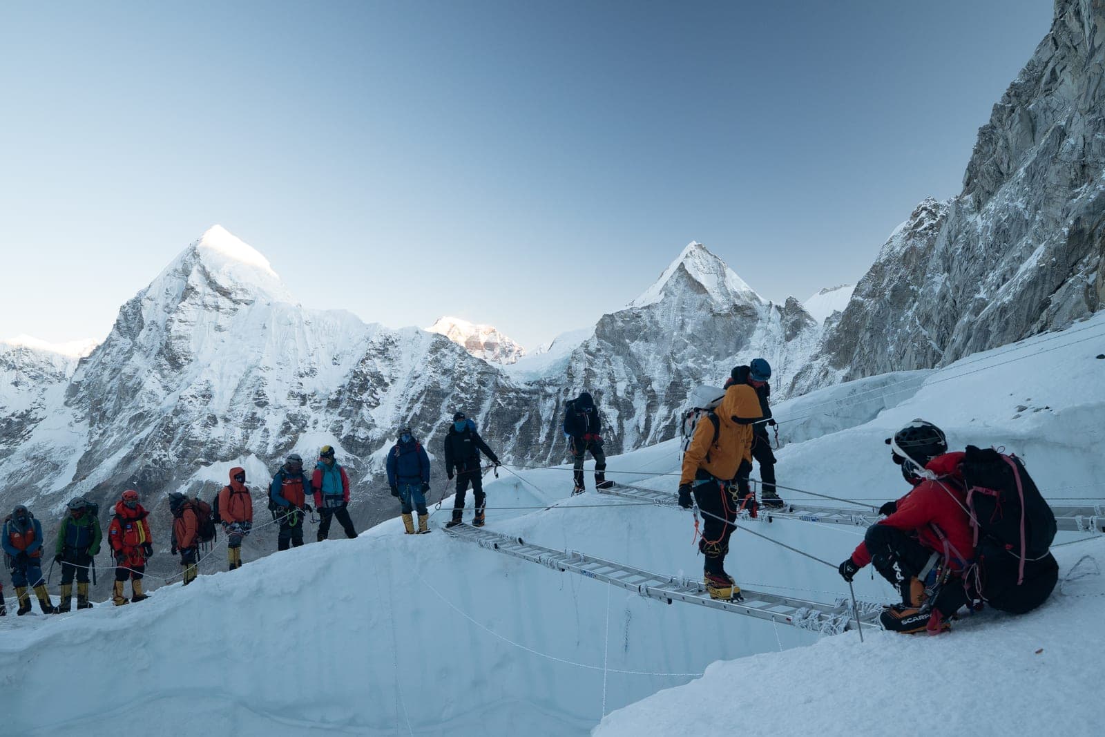 Tyler Andrews Sets Everest Speed Record: Base Camp to Summit in 9h55m