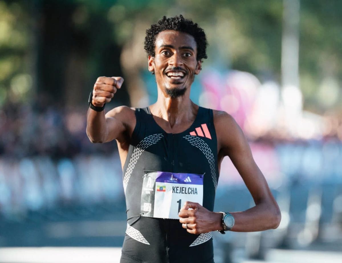 Kejelcha Runs 56:51, First Man Under 57 in the Half