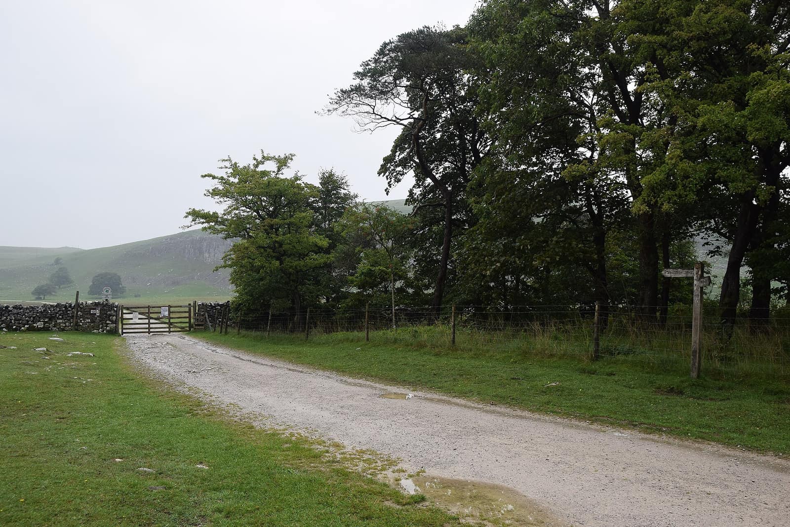 On the Pennine Way - geograph.org.uk - 5911957