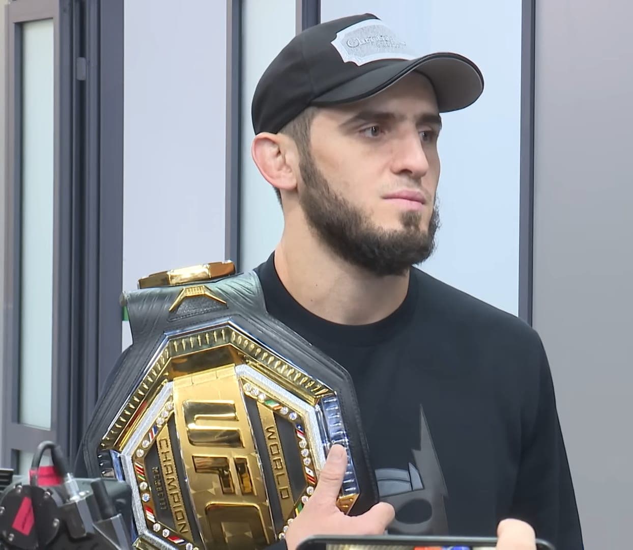 Makhachev Retains Welterweight Title Over Garry