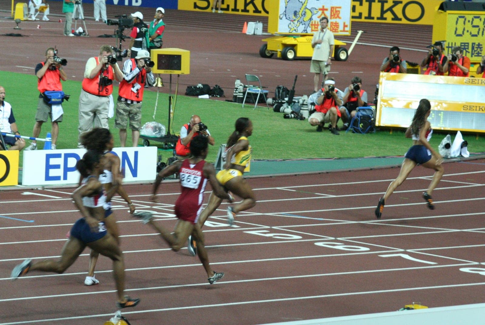 Taylor Runs 19.75, Sets US High-School 200m Record