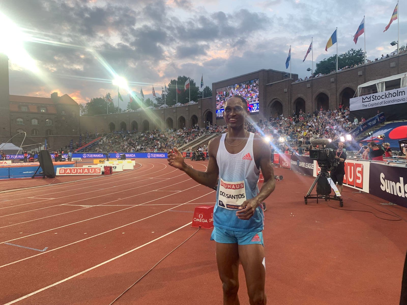 Dos Santos Breaks 400m Hurdles World Record at 45.80